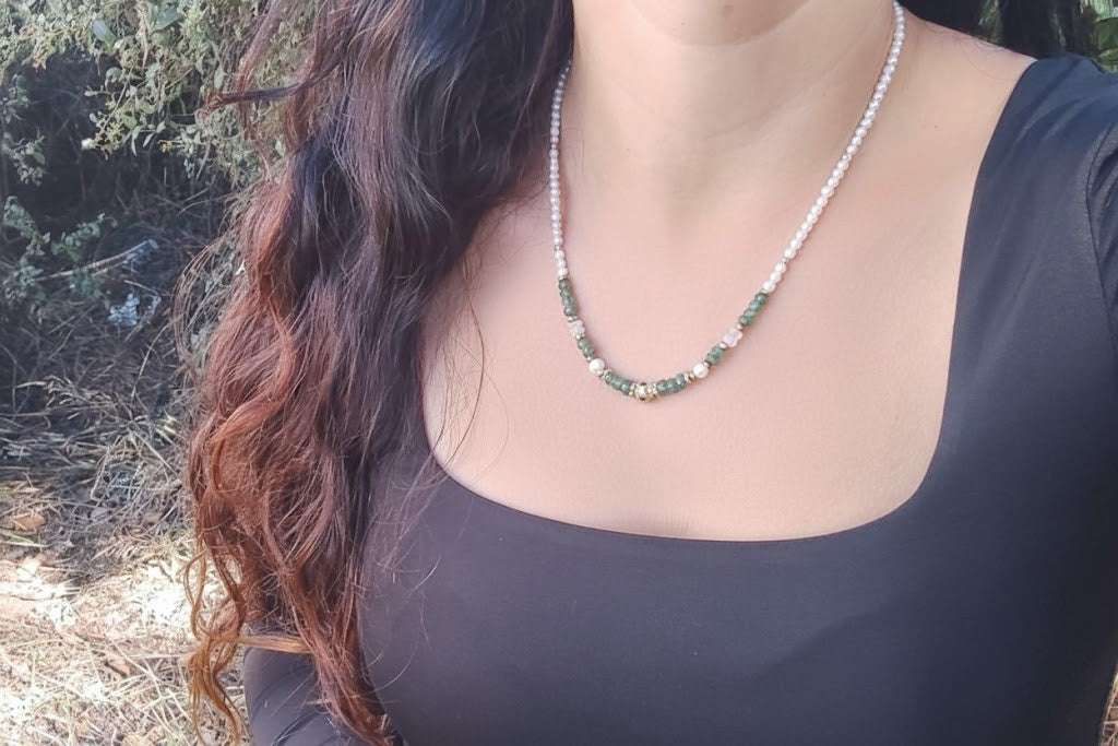 שרשרת פנינים ואמרלד-מלכותית